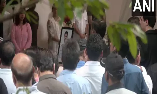 एयर इंडिया दुर्घटना: सह-पायलट क्लाइव कुंदर का पार्थिव शरीर Mumbai लाया गया