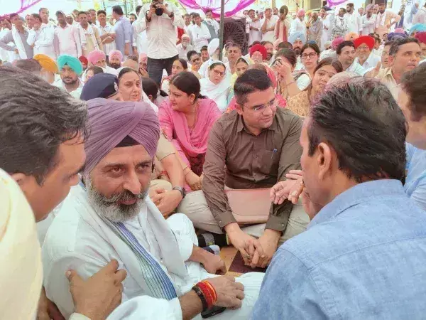 Sriganganagar: किसानों के समर्थन में उतरे विधायक कुन्नर, शुरू किया अनिश्चितकालीन धरना