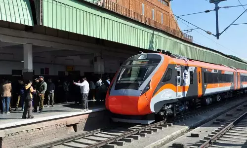 उत्तर कश्मीर के यात्रियों ने वंदे भारत एक्सप्रेस से जुड़ने के लिए बारामूला ट्रेन का समय मांगा उत्तर कश्मीर के यात्रियों ने वंदे भारत एक्सप्रेस से जुड़ने के लिए बारामूला ट्रेन का समय मांगा