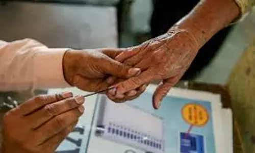 New Delhi: उपचुनाव में मतदाताओं की भागीदारी शुरू, पांच सीटों पर डाले जा रहे वोट New Delhi: उपचुनाव में मतदाताओं की भागीदारी शुरू, पांच सीटों पर डाले जा रहे वोट