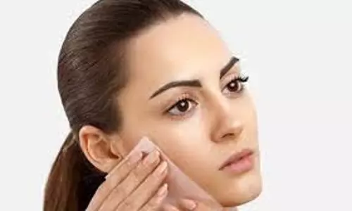 Dry Skin Care: अगर आपकी त्वचा भी रूखी है तो ऐसे रखें अपनी त्वचा का खास ख्याल Dry Skin Care: अगर आपकी त्वचा भी रूखी है तो ऐसे रखें अपनी त्वचा का खास ख्याल