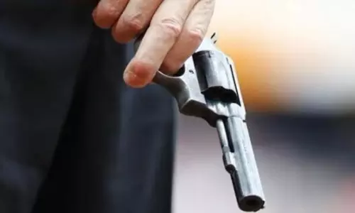 Bareilly: तमंचा दिखाकर व्यापारी से 7 चेक साइन कराए, मामला दर्ज