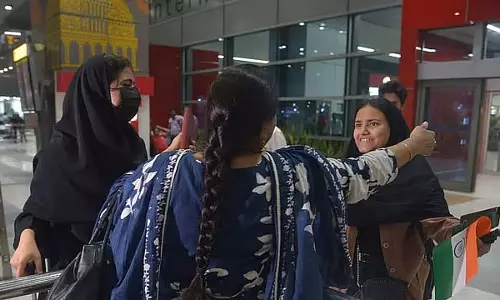 ईरान से निकाले गए J&K के 90 छात्र दिल्ली पहुंचे; परिवहन व्यवस्था से नाखुश