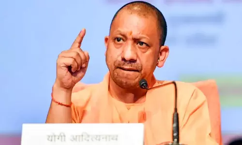 Lucknow: 114 कर्मियों के ट्रांसफर पर रोक, सीएम योगी ने दिए जांच के आदेश