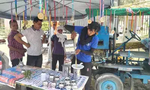 नौकरी न होने पर एथलीट ने Fazilka में जूस की दुकान खोली, मेडल प्रदर्शित किए