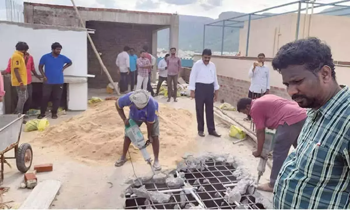 Andhra: अनाधिकृत इमारत ध्वस्त की गई