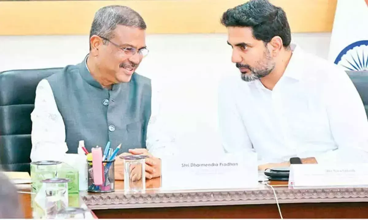 Andhra: लोकेश ने उपराष्ट्रपति और चार केंद्रीय मंत्रियों से मुलाकात की Andhra: लोकेश ने उपराष्ट्रपति और चार केंद्रीय मंत्रियों से मुलाकात की