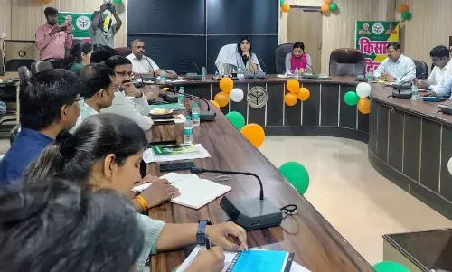 Bareilly: जर्जर सड़कों और गन्ना भुगतान की गूंज, किसान दिवस में उठीं आवाजें