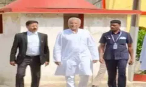 कवासी लखमा बीमार हुए, मुलाकात करने पहुंचे भूपेश बघेल का दावा कवासी लखमा बीमार हुए, मुलाकात करने पहुंचे भूपेश बघेल का दावा