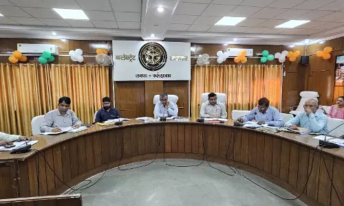 Farrukhabad: यूपी सीएलडीएफ के घटिया कार्यों पर सवाल, विभाग को थमाया गया नोटिस
