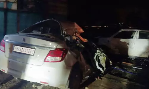 Pune: पिकअप ट्रक से टकराई कार, पुणे में नौ यात्रियों की मौत