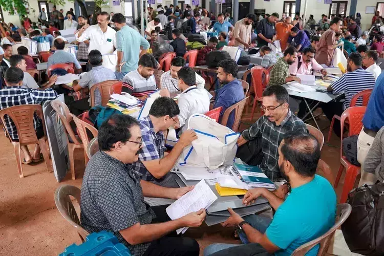 Kerala : नीलांबुर उपचुनाव सुबह 10 बजे तक 20 प्रतिशत मतदान हुआ Kerala : नीलांबुर उपचुनाव सुबह 10 बजे तक 20 प्रतिशत मतदान हुआ