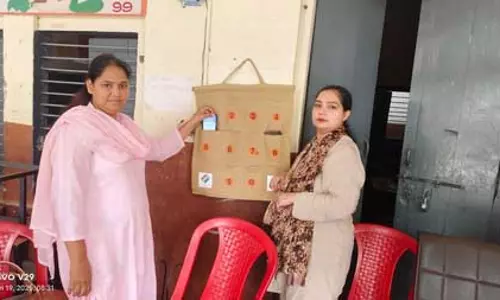 विधानसभा उपचुनाव: मतदान केंद्रों पर पहली बार मोबाइल डिपॉजिट सेंटर बनाए गए, लोगों ने उठाया लाभ