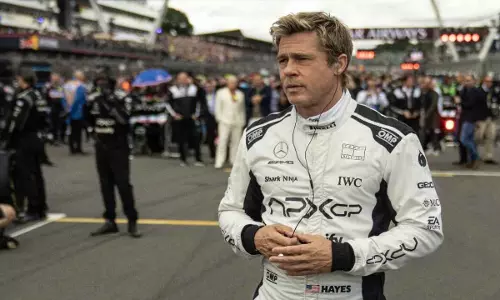 Brad Pitt & Damson Idris ने कहा कि लुईस हैमिल्टन ने उन्हें F1 सेट पर घर जैसा महसूस कराया