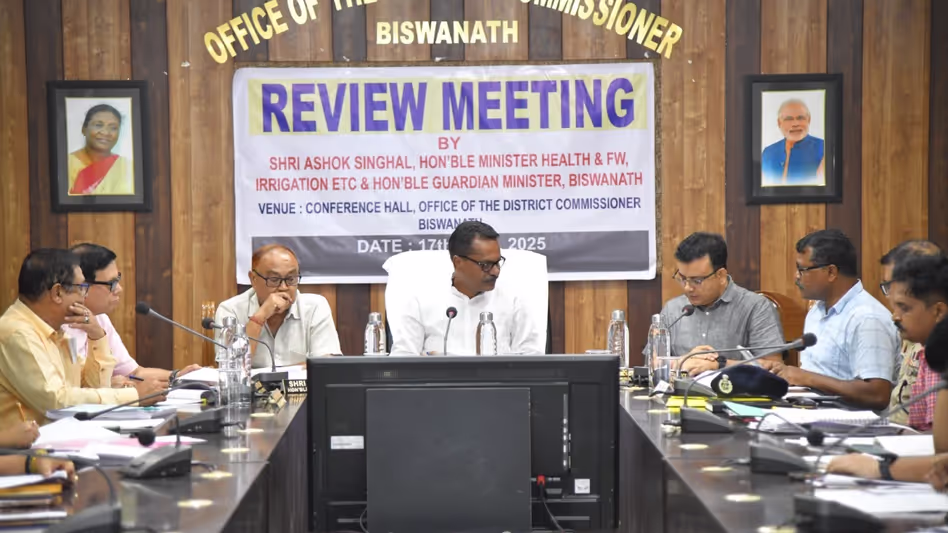 Assam  के मंत्री अशोक सिंघल ने बिश्वनाथ में प्रमुख योजनाओं की समीक्षा की