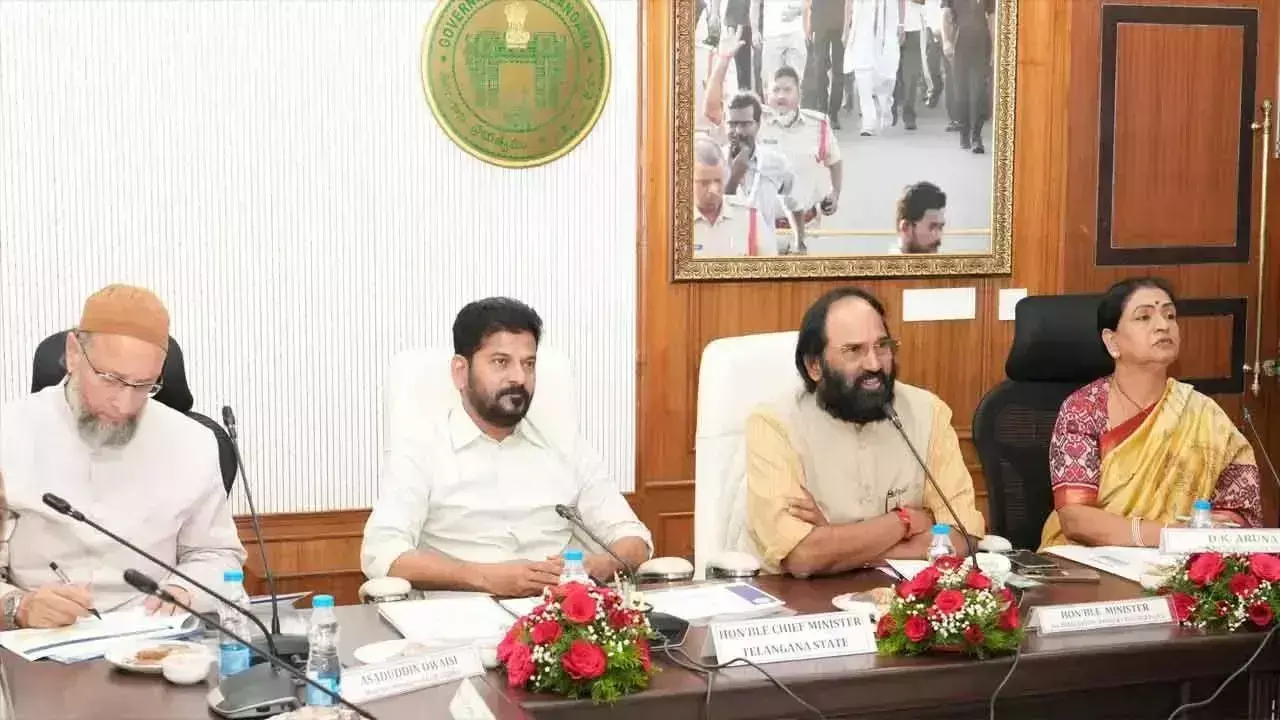बनाकाचर्ला को रोकें या हमें अदालत में मिलने दें: सीएम रेवंत ने नायडू से कहा बनाकाचर्ला को रोकें या हमें अदालत में मिलने दें: सीएम रेवंत ने नायडू से कहा
