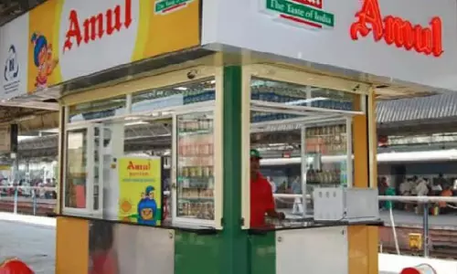 हमारे मेट्रो में अमूल स्टोर: कई लोग इसका विरोध कर रहे हैं