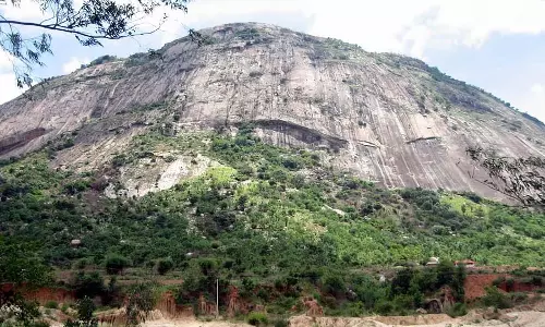 Karnataka : अर्कावती के बफर जोन नंदी हिल्स में रोपवे का विरोध Karnataka : अर्कावती के बफर जोन नंदी हिल्स में रोपवे का विरोध
