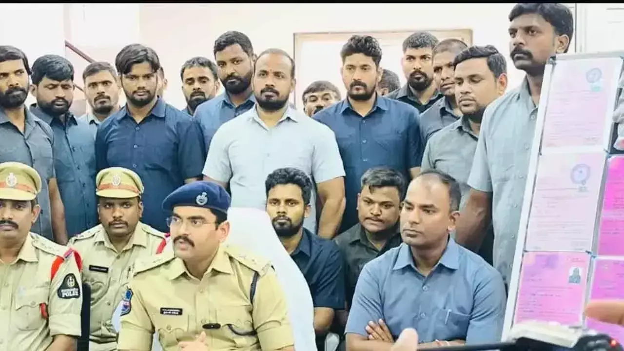 Telangana: 2BHK मकान आवंटन के नाम पर गरीबों को ठगने वाले गिरोह का भंडाफोड़
