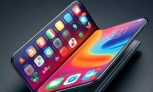 Apple के फोल्डेबल आईफोन में हो सकता है सैमसंग डिस्प्ले, 2026 में होगा लॉन्च Apple के फोल्डेबल आईफोन में हो सकता है सैमसंग डिस्प्ले, 2026 में होगा लॉन्च