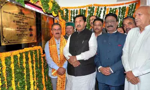 CM ने ठियोग में बस स्टैंड और शिलारू में फल, सब्जी मंडी परिसर का उद्घाटन किया