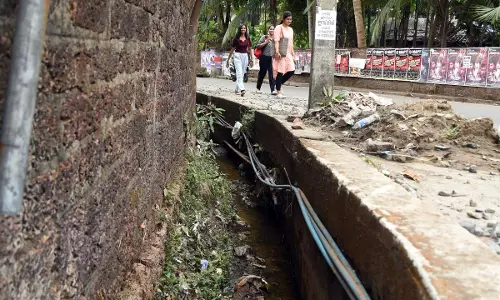 Kozhikode में निगम की निरंतर उदासीनता और खुले नाले मौत का सबब Kozhikode में निगम की निरंतर उदासीनता और खुले नाले मौत का सबब