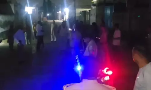 Ghaziabad: लोनी में बदमाशों ने मचाया तांडव, अंधाधुंध फायरिंग से लोग सहमे Ghaziabad: लोनी में बदमाशों ने मचाया तांडव, अंधाधुंध फायरिंग से लोग सहमे