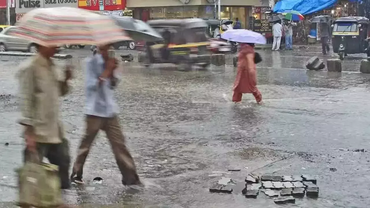 Karnataka: शहर में विभिन्न मौसमों के दौरान पानी की कमी या अधिकता Karnataka: शहर में विभिन्न मौसमों के दौरान पानी की कमी या अधिकता