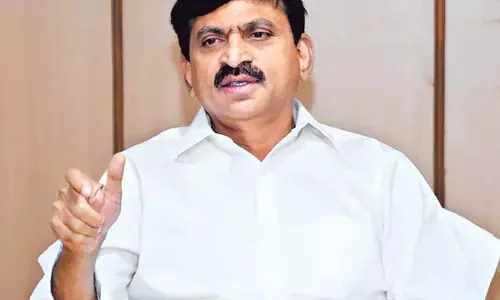 पोंगुलेटी श्रीनिवास रेड्डी: KCR के गोद लिए गांव में सभी योग्य लोगों के लिए इंदिरम्मा घर पोंगुलेटी श्रीनिवास रेड्डी: KCR के गोद लिए गांव में सभी योग्य लोगों के लिए इंदिरम्मा घर
