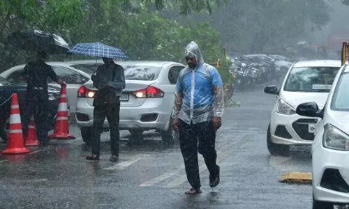 मुंबई और ठाणे में भारी बारिश, आईएमडी ने ऑरेंज अलर्ट जारी किया