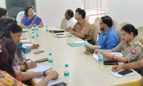 Noida: महिला सशक्तिकरण पर बैठक में मंत्री कमलावती सिंह ने दिए स्पष्ट निर्देश
