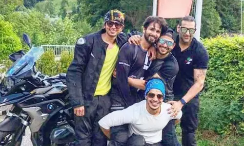 Shahid Kapoor : ईशान खट्टर के साथ अपनी रहस्यमयी यात्रा का किया खुलासा Shahid Kapoor : ईशान खट्टर के साथ अपनी रहस्यमयी यात्रा का किया खुलासा