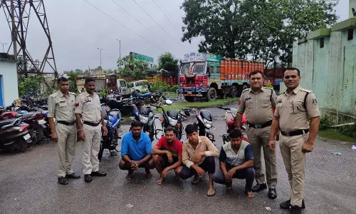 बाइक चोरी गिरोह का पर्दाफाश, 7 लड़के गिरफ्तार