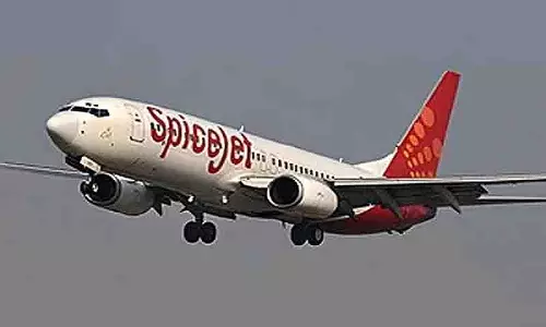स्पाइसजेट तिरुपति विमान में तकनीकी खराबी के कारण उसे वापस Hyderabad भेजा गया