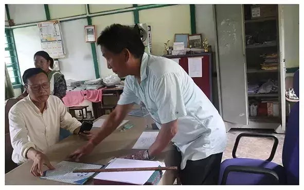 Arunachal: डीसी ने स्कूलों का निरीक्षण किया, अनुपस्थित शिक्षकों के खिलाफ कार्रवाई