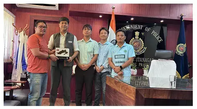 YMCR ने निवर्तमान एसपी का स्वागत किया, स्मृति चिन्ह भेंट किया YMCR ने निवर्तमान एसपी का स्वागत किया, स्मृति चिन्ह भेंट किया