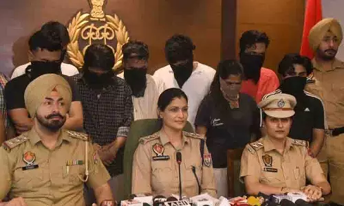Mohali पुलिस ने फर्जी कॉल सेंटर का भंडाफोड़ किया