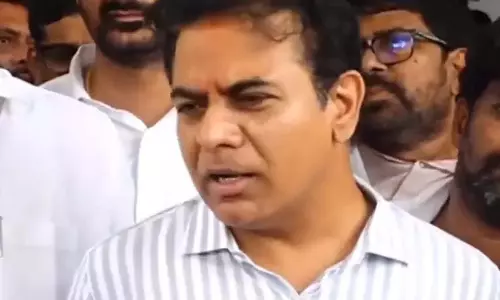 KTR ने फोन जमा करने पर जवाब दिया
