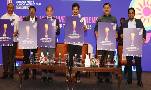 FIH जूनियर हॉकी विश्व कप 2025 के लिए तमिलनाडु और हॉकी इंडिया में समझौता, लोगो हुआ जारी FIH जूनियर हॉकी विश्व कप 2025 के लिए तमिलनाडु और हॉकी इंडिया में समझौता, लोगो हुआ जारी