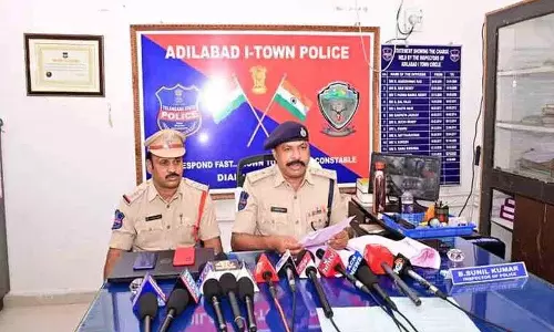 सरकारी जमीन का फर्जी वादा करने के आरोप में सरकारी कर्मचारी गिरफ्तार सरकारी जमीन का फर्जी वादा करने के आरोप में सरकारी कर्मचारी गिरफ्तार