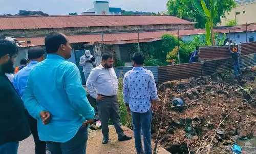 Telangana: मानसून की बाढ़ को रोकने के लिए निर्मल अधिकारियों ने नाला सफाई का काम तेज़ कर दिया Telangana: मानसून की बाढ़ को रोकने के लिए निर्मल अधिकारियों ने नाला सफाई का काम तेज़ कर दिया