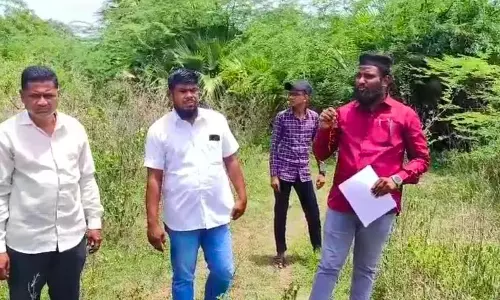 BRS नेताओं पर करीमनगर में जमीन हड़पने का आरोप BRS नेताओं पर करीमनगर में जमीन हड़पने का आरोप