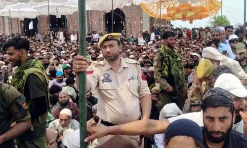 Jammu: हजरत बाजी शाह के उर्स में हजारों लोगों ने हिस्सा लिया