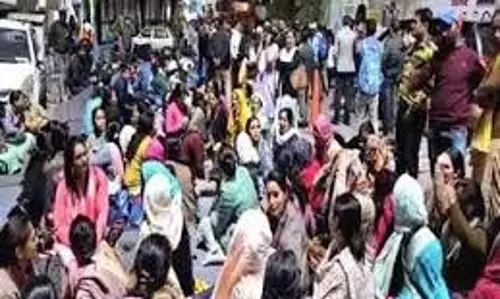 छठे दिन भी नहीं टूटा आंदोलनकारियों का हौसला, प्रशासन से बातचीत विफल छठे दिन भी नहीं टूटा आंदोलनकारियों का हौसला, प्रशासन से बातचीत विफल