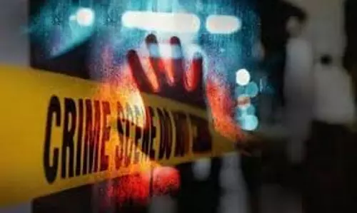 गेट पर दस्तक देकर मांगा पानी, फिर घुस गया घर में लुटेरा