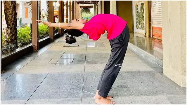 Yoga: जानिए पांच ऐसे योगासन जिन्हें आप कहीं भी कर सकते हैं Yoga: जानिए पांच ऐसे योगासन जिन्हें आप कहीं भी कर सकते हैं