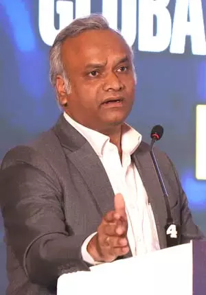 अमेरिका की यात्रा के लिए वीजा नहीं मिलने पर केंद्र पर भड़के प्रियांक खड़गे अमेरिका की यात्रा के लिए वीजा नहीं मिलने पर केंद्र पर भड़के प्रियांक खड़गे