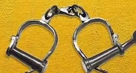 सरकारी नौकरी का झांसा देकर धोखाधड़ी करने के आरोप में निगम कर्मचारी गिरफ्तार सरकारी नौकरी का झांसा देकर धोखाधड़ी करने के आरोप में निगम कर्मचारी गिरफ्तार