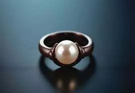 Pearl Ring: जानिए किस हाथ की किस उंगली में पहननी चाहिए मोती की अंगूठी Pearl Ring: जानिए किस हाथ की किस उंगली में पहननी चाहिए मोती की अंगूठी