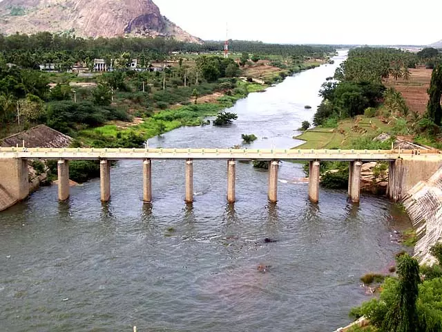 अमरावती नदी में सीवेज: राजस्व सचिव को जवाब देने का आदेश अमरावती नदी में सीवेज: राजस्व सचिव को जवाब देने का आदेश